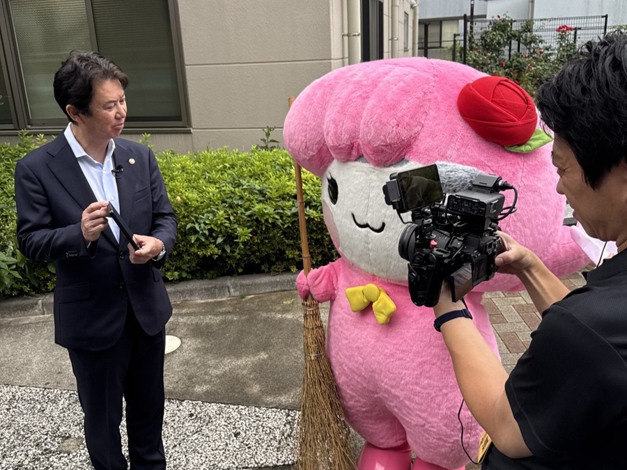 収録をする区長