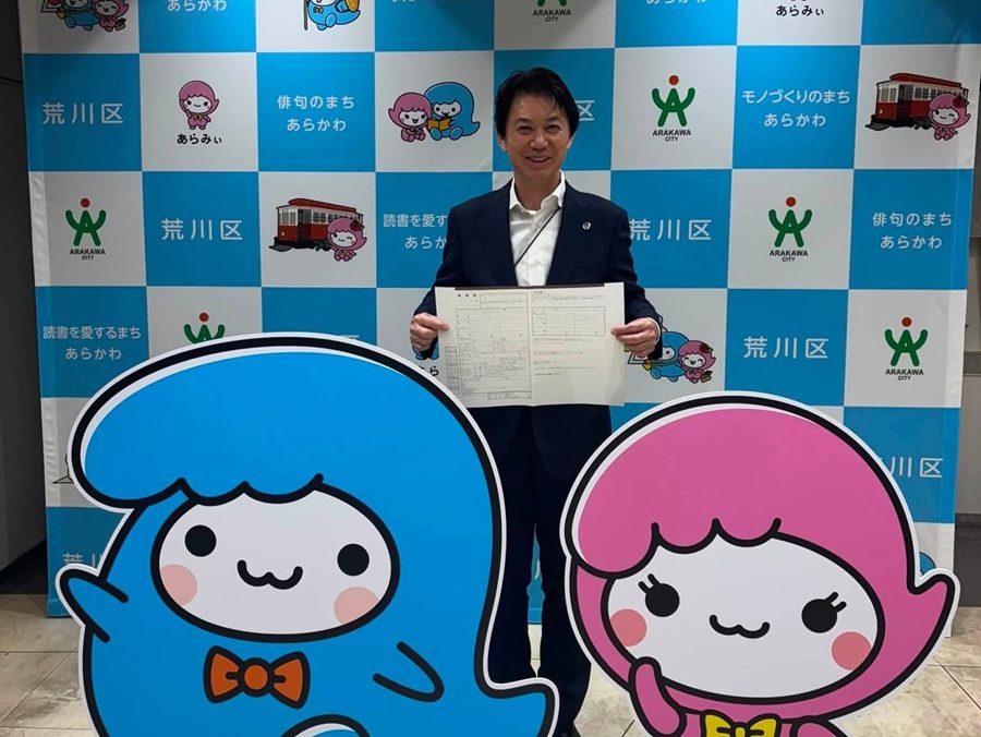 記念撮影をする区長