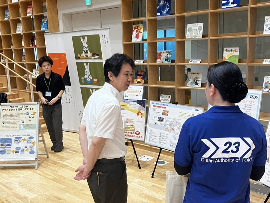 視察する区長