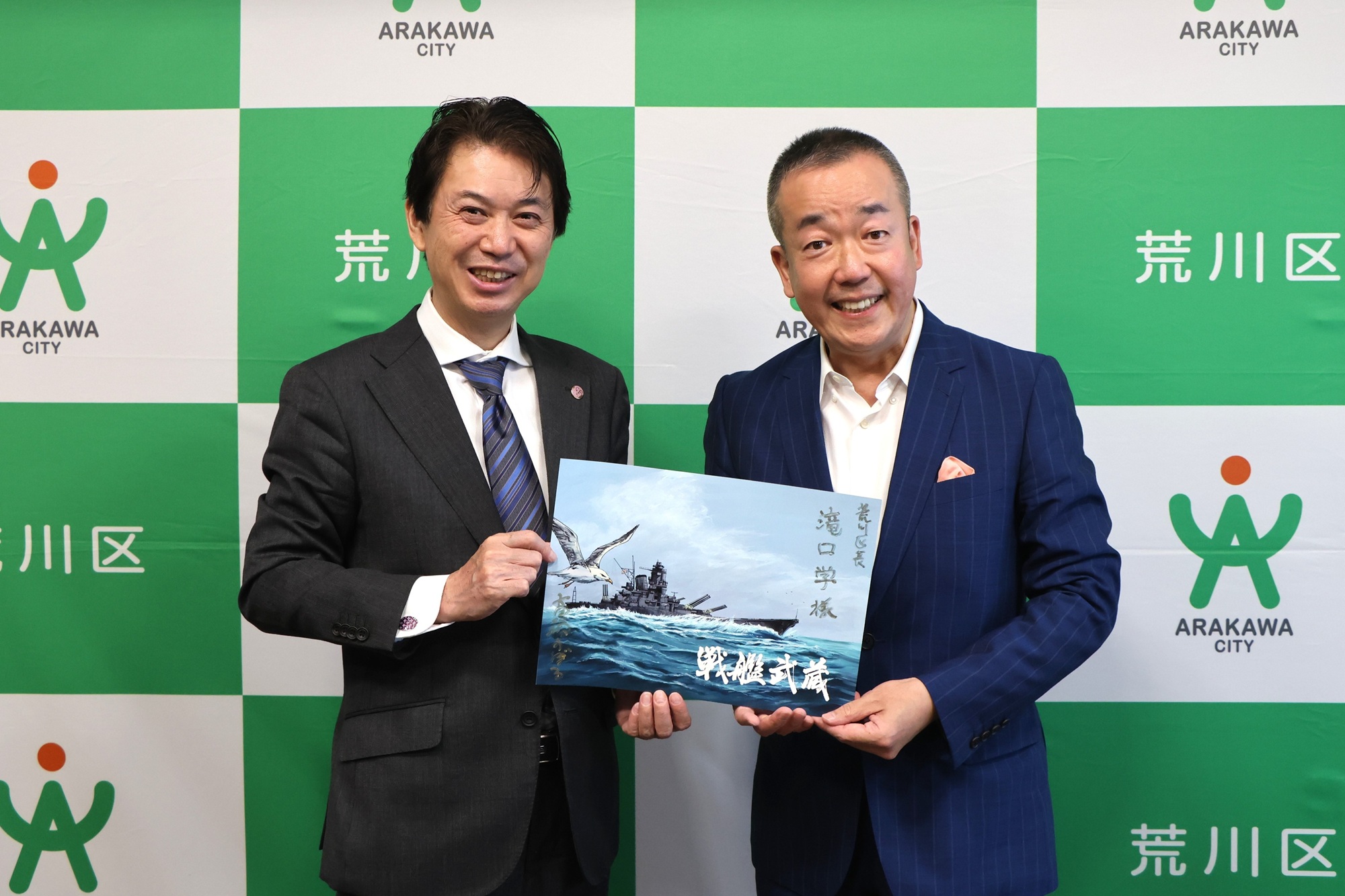 （写真左から）滝口学区長、高橋のぼる氏