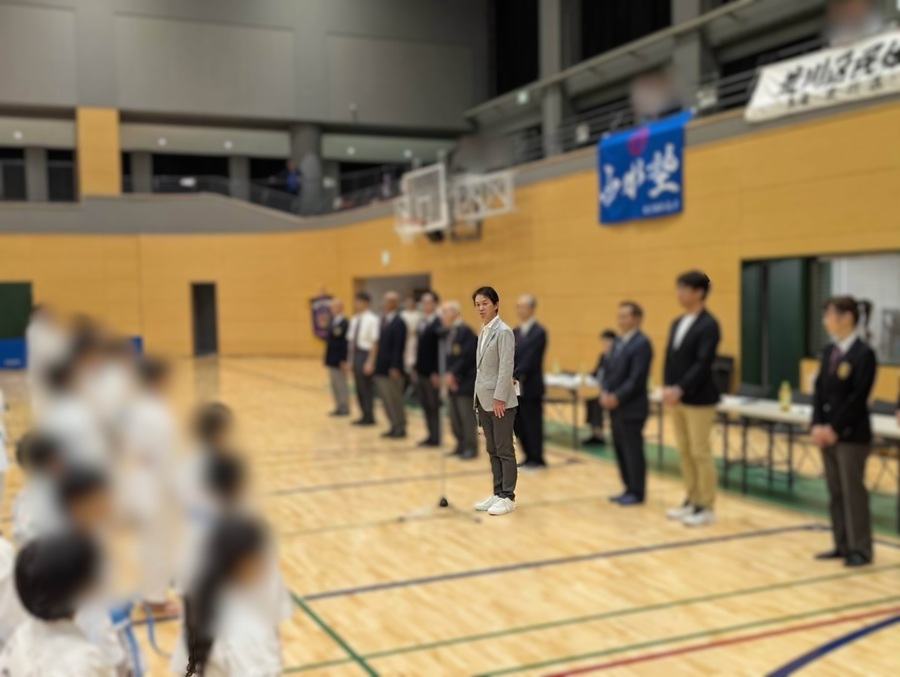 挨拶をする区長