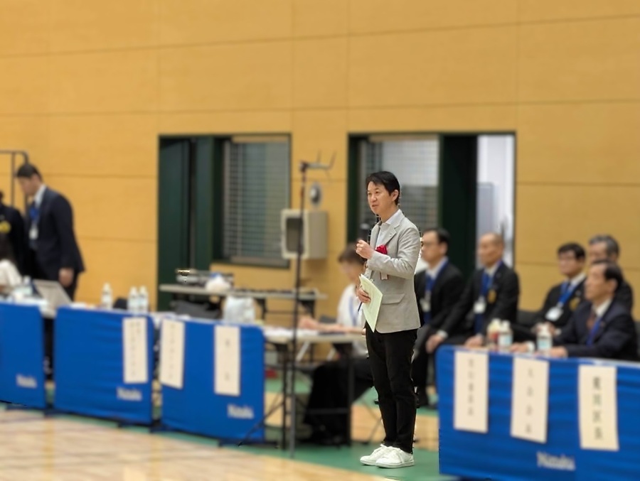 挨拶をする区長