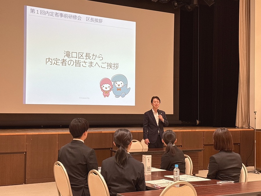 挨拶をする区長
