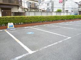 南千住図書館・荒川ふるさと文化館の荷さばき駐車場の写真